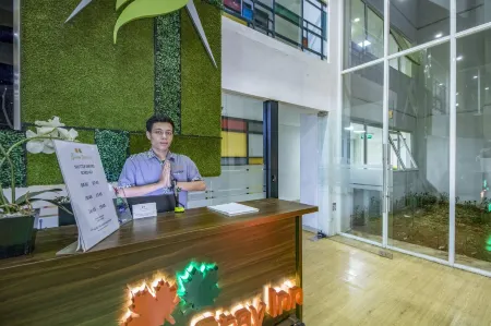 Green Stay Inn @ Aeropolis Residence 2 Отели в г. Neglasari