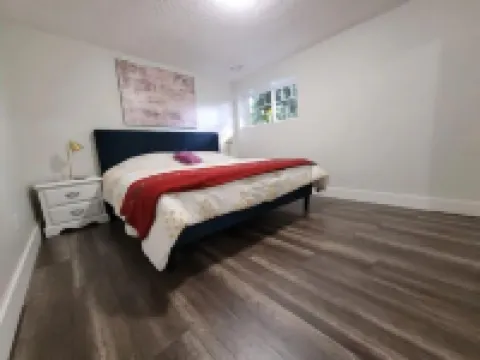 Cozy 2 bedroom suite Hotels in Sidney