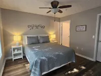 3 bed/3 bath condo close to everything!  1.5 miles from Jordan-Hare Stadium - บูติค