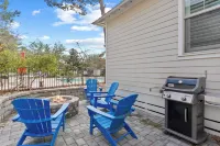 Sun by Avantstay Gulf Place Golf Cart, Pool, Bikes