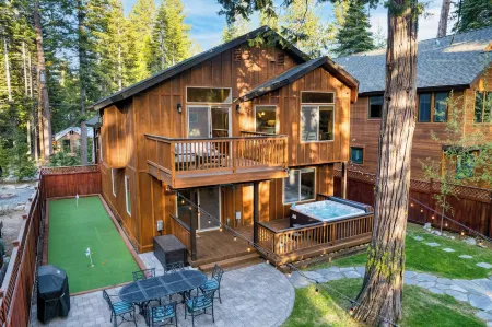 Washoe Chalet by Avantstay Game Room, Hot Tub, Putting Green & Fire Pit Отели в г. Tahoma