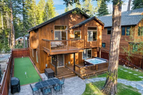 Washoe Chalet by Avantstay Game Room, Hot Tub, Putting Green & Fire Pit