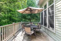 Highland Hideaway by Avantstay Group Poconos Retreat w/ Patio + Game Room