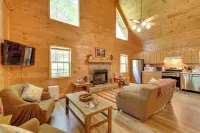Secluded Cross Creek Cabin w/ Deck & Fire Pit! - Balcony