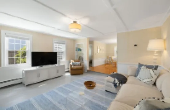 Steps from Javes St Shops, BBQ & Outdoor Shower