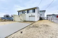 Beachfront Lavallette Home - 2 Mi to Casino Pier! - 3-Star