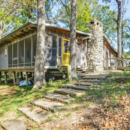 Screened Porch! Lakefront Gem in Boyds Branch Bay