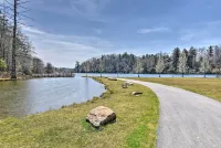 Pool & Golf Club! Riverfront Retreat in Newland - Homestays