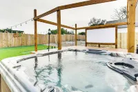Texas Family Home w/ Hot Tub: 1 Mi to Lake Whitney - 3-Star