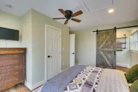 Modern Nellysford Getaway on 40 Private Acres! Hotels in Rockfish