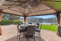 River's Edge Oasis, private dock, 2 kitchens, pool table, dog friendly!