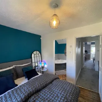 Cottage - Sleeps 4 - Pet Friendly - Terrace