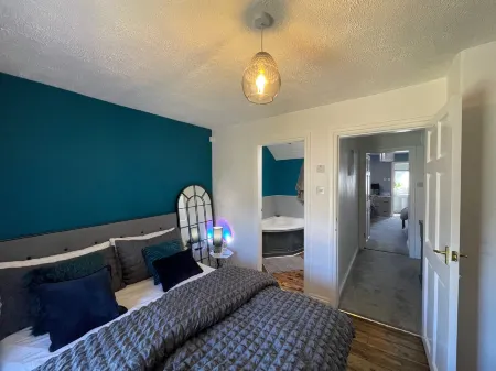 Cottage - Sleeps 4 - Pet Friendly - Terrace Отели в г. Лланаелхаерн