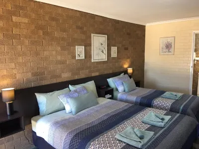 Camellia Motel Hotel in zona The Royal Doulton Hankinson Memorial Fountain