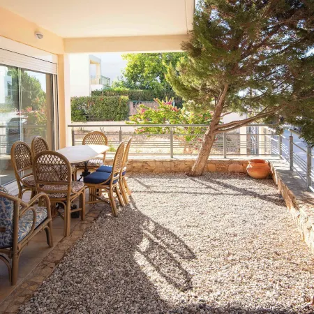 Eugenias Getaway by the Beach - Diminio Escape
