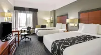 La Quinta Inn & Suites by Wyndham DFW Airport South / Irving