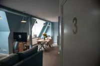 Newly Renovated: 2-Room Apartment in Villa District - Close to the Train Station