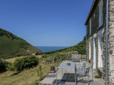 Dolwylan Cottage Отели в г. Лланлучайарн