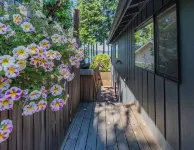 Private Beach in Little Norway, Hot Tub, 4000 sqft and more!