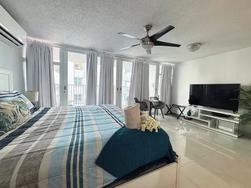 Cozy Studio with Lagoon Views and Beach Access