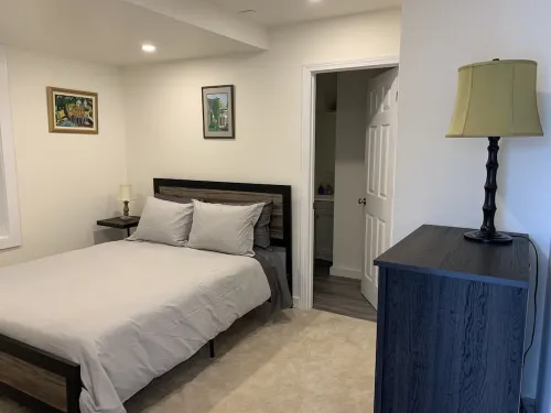 Newly renovated in-town Bar Harbor, five bdrm apartment. Walk to shore & shops.