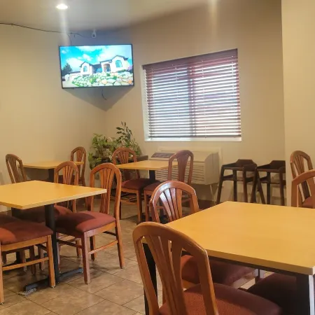 Quality Inn & Suites Отели в г. Пайндейл