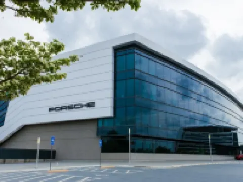 Spacious Modern Cottage with 5 Bedrooms Close to Airport, 黑普維爾酒店