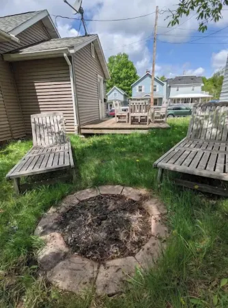 Convenient, cozy, and colorful 2 Bed/1 Bath Home