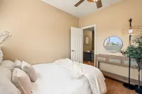 Tranquil Nature Retreat Private Patio & Cozy Charm Hotel in zona BAPS Shri Swaminarayan Mandir