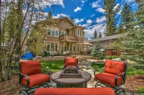 Stunning Forest Retreat - Walk to Upper Truckee River!