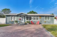 Breezy Tampa Home w/ Yard: Perfect for Long Stays