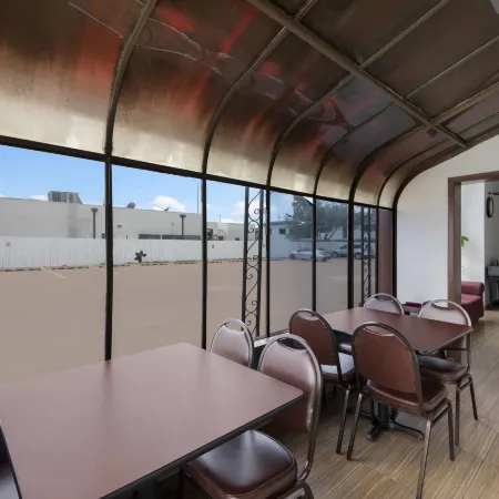 Econo Lodge Austin North Near the Domain Отели рядом с достопримечательностью «Торговый центр The Arboretum»