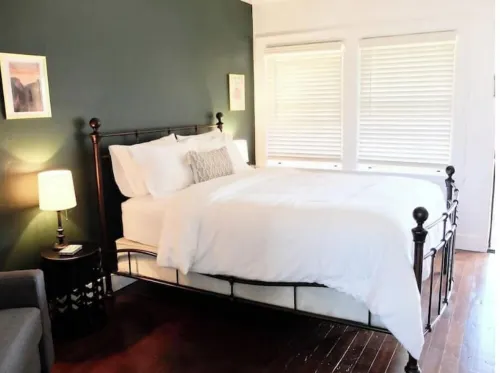 #9 walk to Downtown - Vintage 1938 hotel room