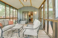 Peaceful 3Br Cabin with Resort Amenity Access - 3-Star