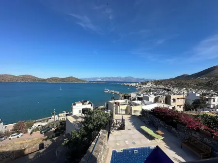 Villa Mavrikiano Has Breathtaking View of the Sea and Mountains + Private Pool. Отели рядом с достопримечательностью «Спиналонга»