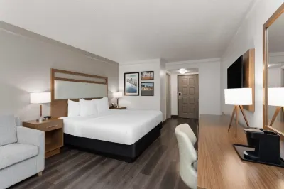 La Quinta Inn & Suites by Wyndham Ft Lauderdale Cypress Cr Hotels near North Broward Preparatory School