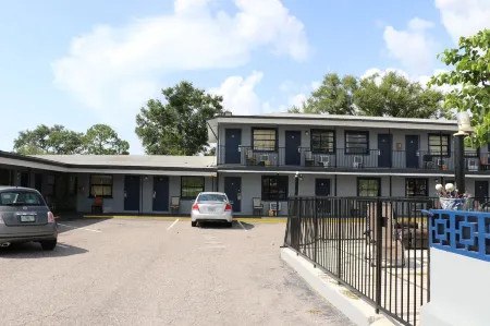 Dunedin Cove Motel Отели рядом с достопримечательностью «Государственный парк Ханимун Айленд»