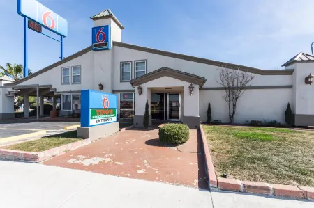 Motel 6 Fort Worth, TX - Seminary