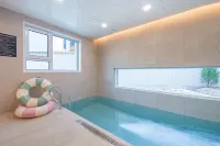 Chuncheon Wolhadam Pool Villa - Pools