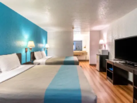 Motel 6 Coos Bay, or Hotels in Coos Bay