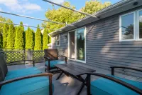 Near Newport, Beaches & Golf: Spacious Getaway