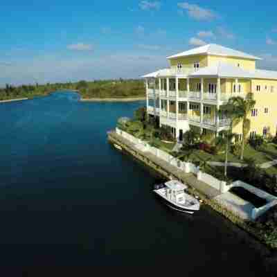 Luxury 2/2 Sleeps 6. Grand Bahama Condo w/ POOL, Boat Dock plus close to BEACH! Hotel Exterior