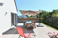 5-bedroom house 900 m from Les Govelins beach and 500 m from the village