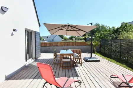 5-bedroom house 900 m from Les Govelins beach and 500 m from the village