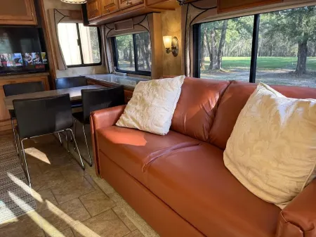 Luxury Motorhome in South Crestview with WiFi, AC