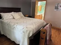 Charming 3-bedroom house in Monticello. Just a short walk to Indiana Beach. Hotels in Union Township