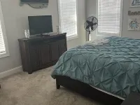 Spacious Evans Home ready for Masters Guests 에번스 호텔