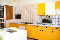 Entire Apartment, lovely spacious 3 bedroom apartment