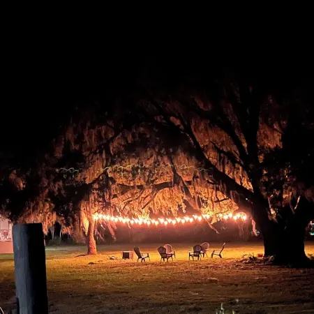 The Last Stand Farmhouse! Beautiful kitchen, TV room, AC, WiFi in Okeechobee