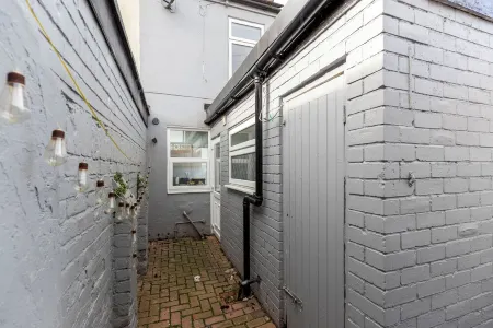 The Terrace by the market.2 bedroom terraced house close to the centre of town. Отели в г. Гисборо